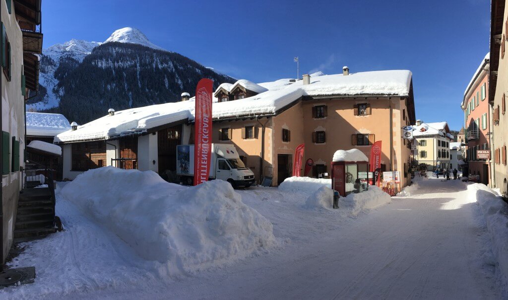 Mark Sport Sportgeschäft im Schnee. Mark Sport Sportgeschäft im Schnee
